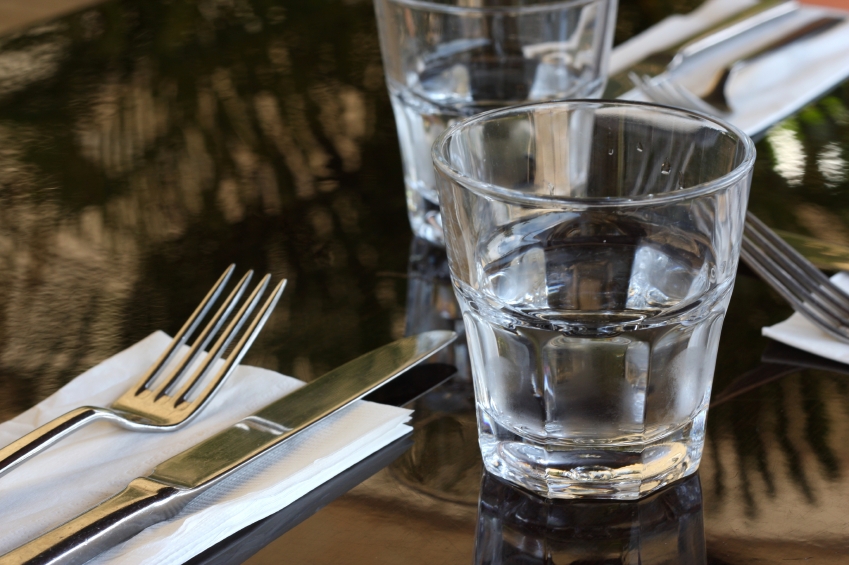 image of water glass on dining table