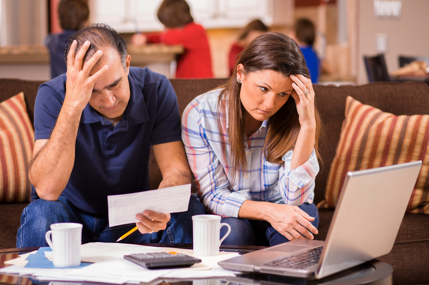 Latin descent man and woman struggle to pay their monthly bills.