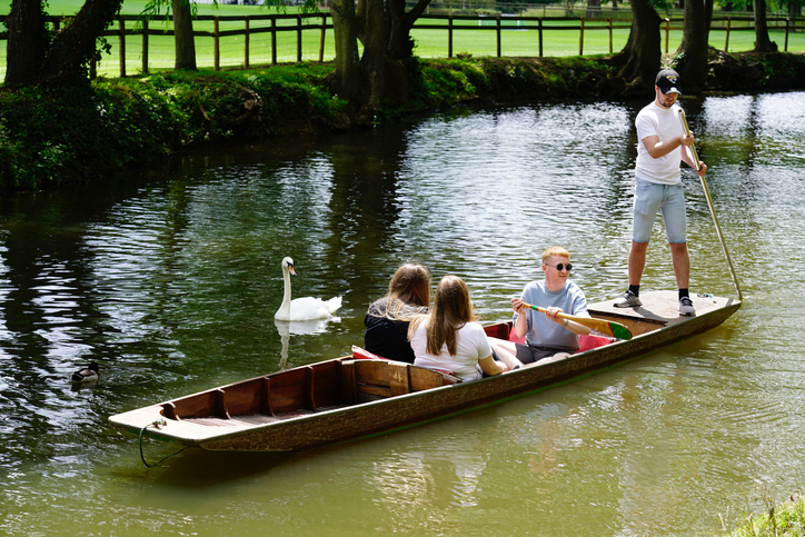 Tourist, visitor punting on river Cherwell
