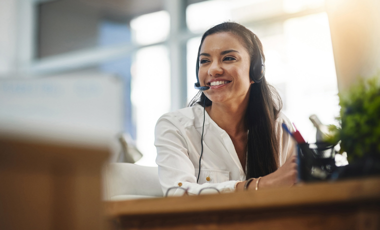 female agent working in a call centre