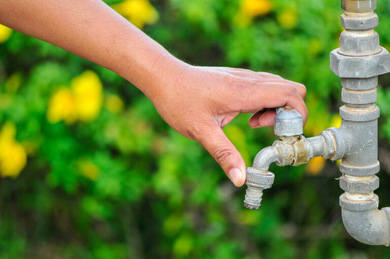 hand on outside tap