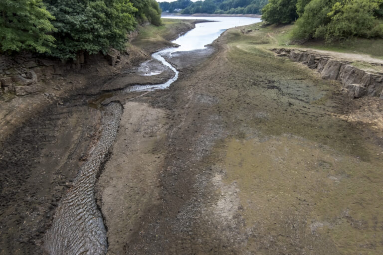Image of a reservoir drying up.